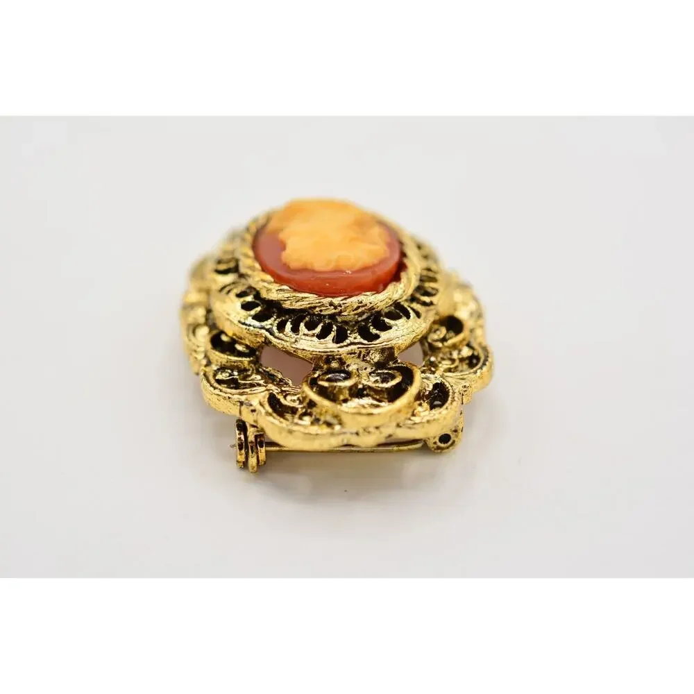 Gerry's Vintage Cameo Pin Brooch Antiqued Gold Oval Chunky Signed 1980s Bin5A